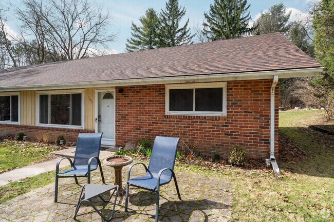 Building Photo - 767 Waterman St Rental