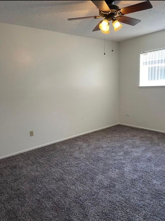 Photo - FOR RENT – SPACIOUS 3 BED / 2 BATH | CENTRAL LOCATION