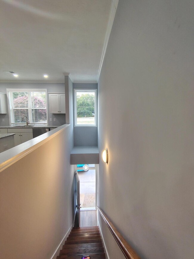Photo - 1061B Pinecrest Ave NW