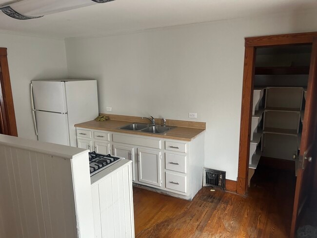 Photo - 415 E Frye Ave