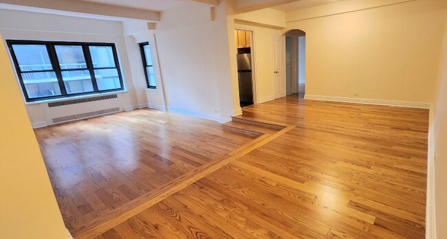 Building Photo - 141 E 56th St Rental