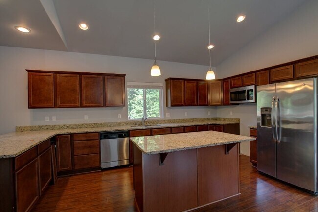 Photo - 1322 Lidstrom Rd SE