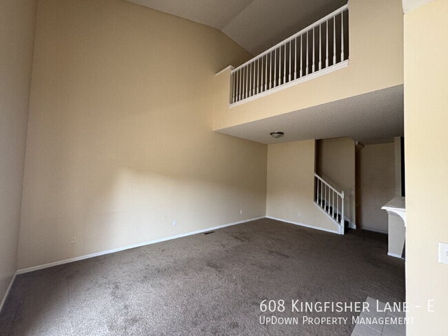 Photo - 608 Kingfisher Ln