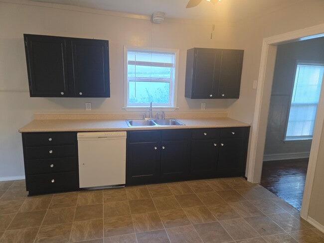 Photo - 2125 Maple Ave