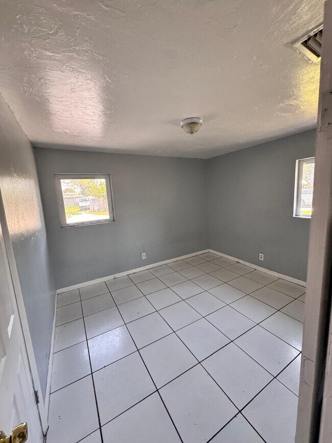 Photo - 1132 NW 5th Ct