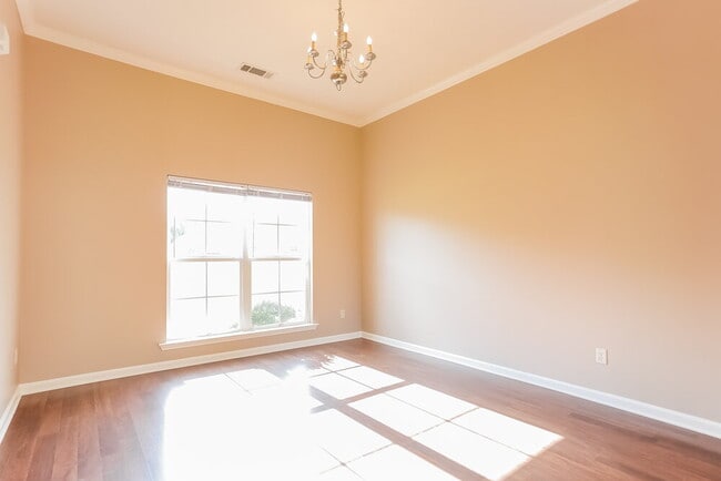 Photo - 4064 Sidlehill Dr