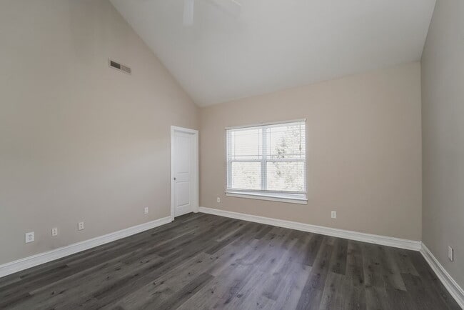 Photo - 8607 Castle Cliff Dr