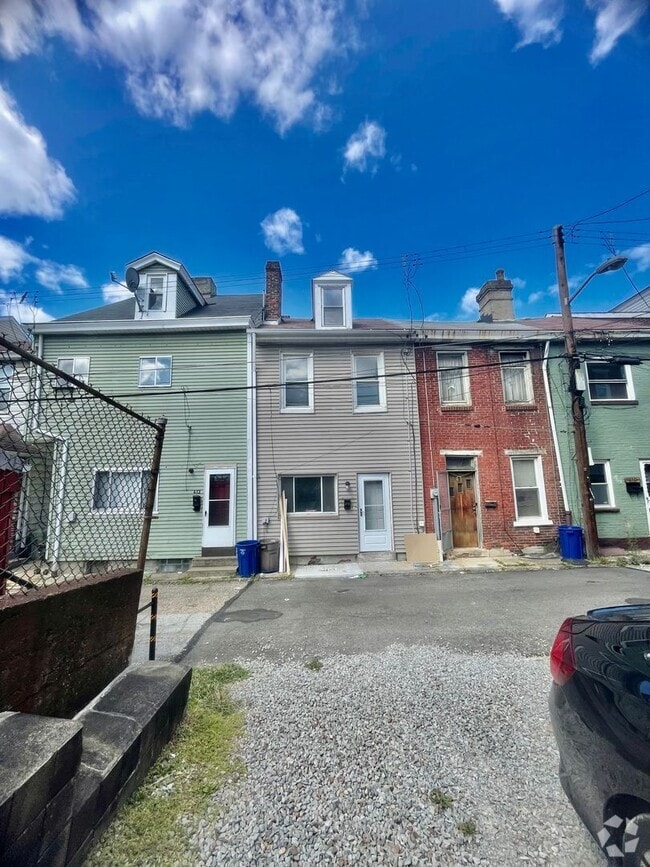 Building Photo - 2 Bed 1 Bath- Pittsburgh Pa Rental