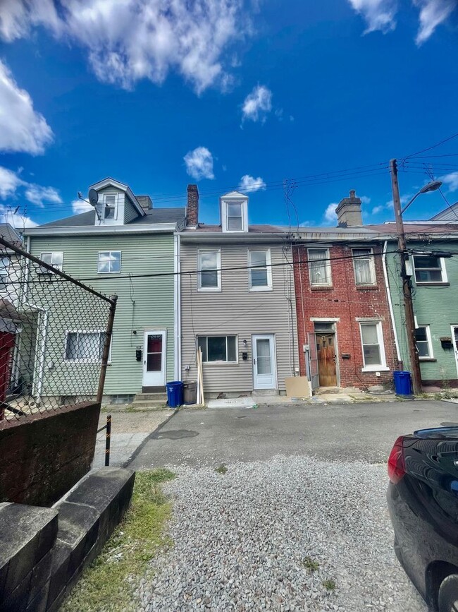 2 Bed 1 Bath- Pittsburgh Pa - 2 Bed 1 Bath- Pittsburgh Pa House