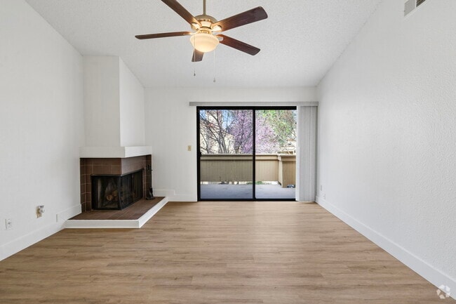 Building Photo - 3400 Sullivan Ct Unit #206 Rental