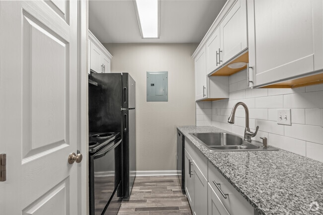 1BR, 1BA - 600SF - Kitchen