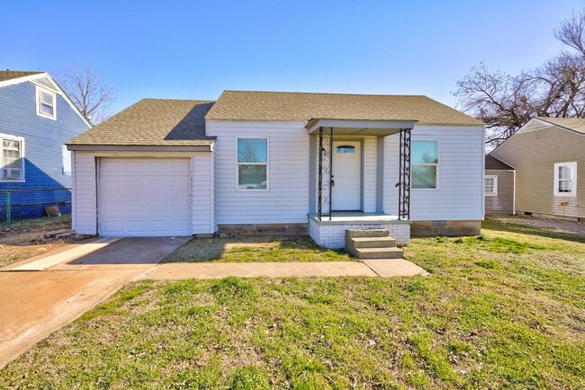Building Photo - Prime Location! 2BR/1BA Home Minutes from ...
