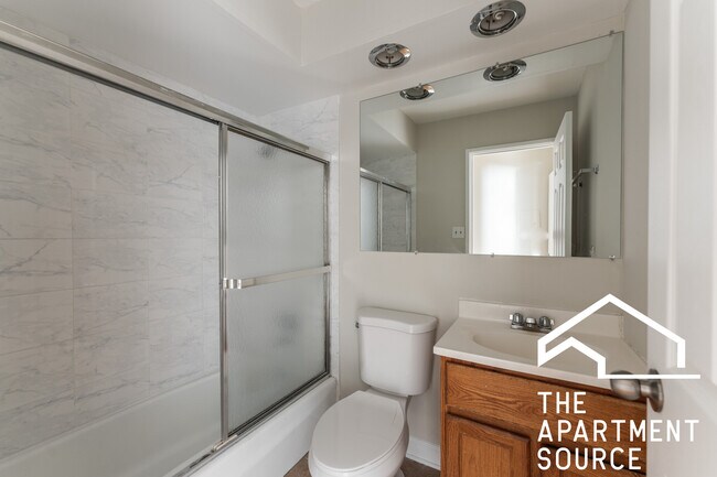 Photo - 5909 N Kenmore Ave Unit 206