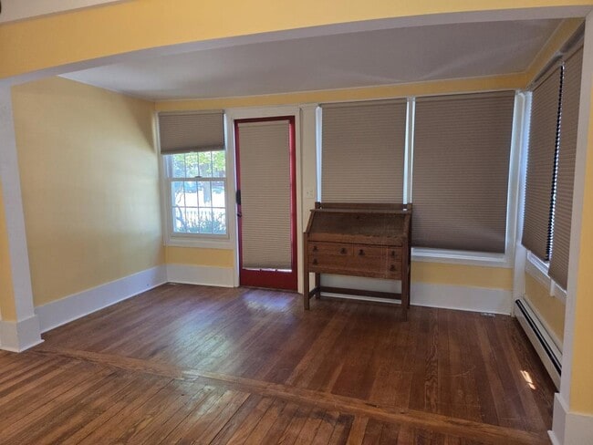 Photo - 947 N 5th St