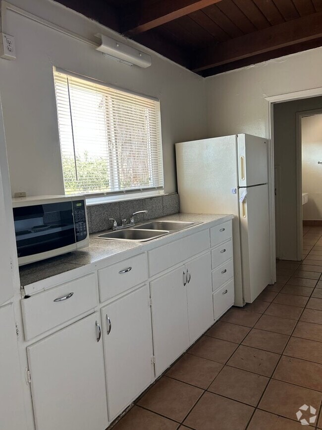 Building Photo - Duplex, 1 bed 1 bath Rental