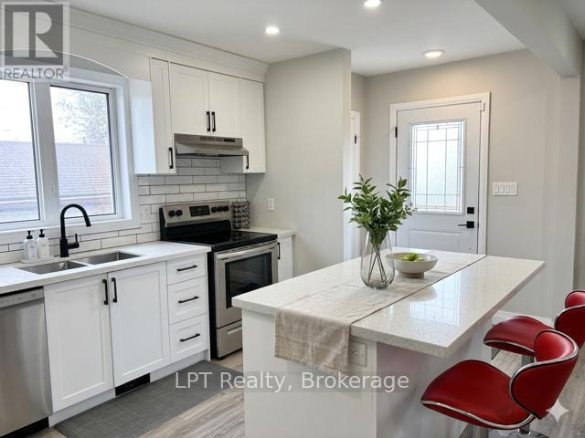 Photo - 325 Baldwin St