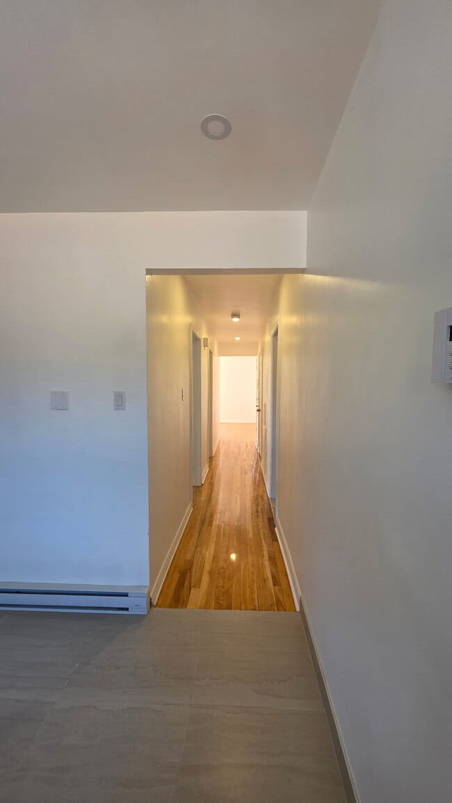 Hallway - 7437 Rue De Côme Unit 4Plex