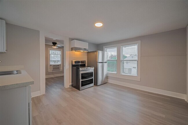 Photo - 1401 Collier St
