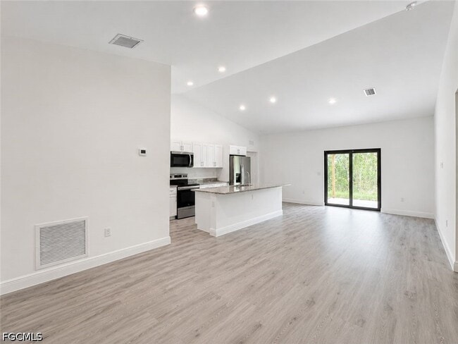 Photo - 537 Greenbriar Blvd