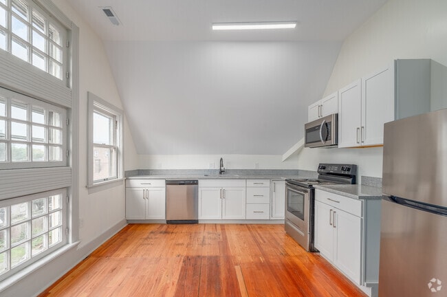 1 BD, 1 BA - 1000SF - 303