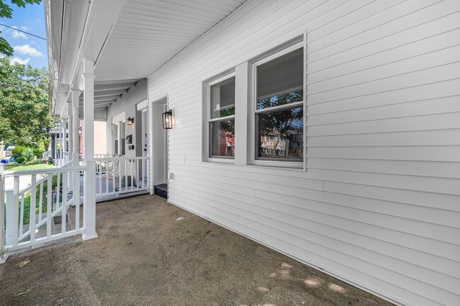 Building Photo - 342 E Barnard St