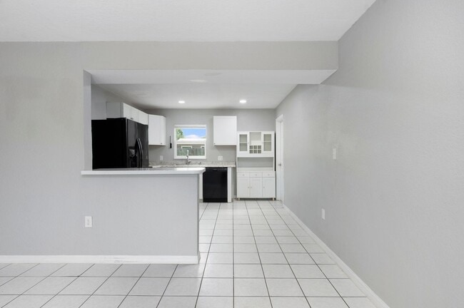 Photo - Charming & Rare 4-Bedroom Home in Saint Petersburg!