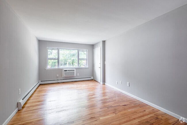 1BR 1BA - Hawthorne Garden