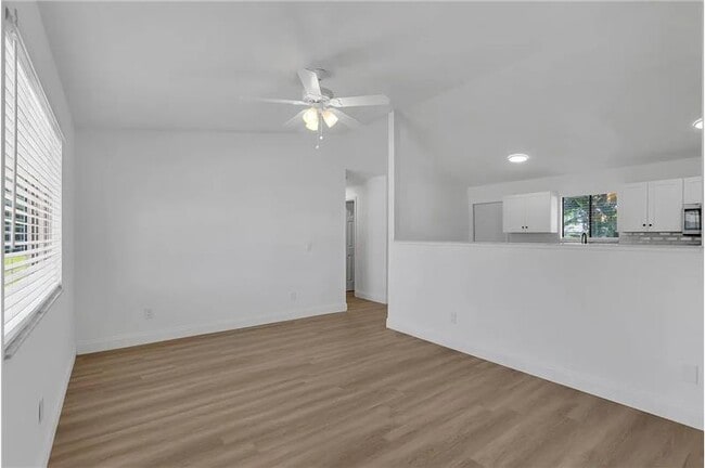 Photo - 322 Ixora Ave NW