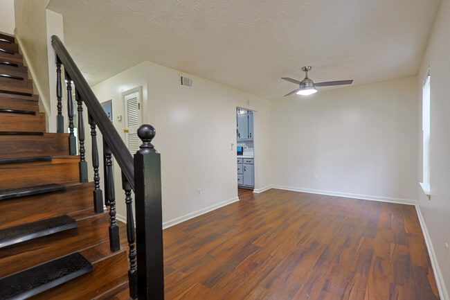Building Photo - 5795 Sheldon Ct
