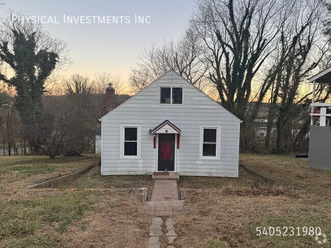 Building Photo - Charming SE Cottage Rental