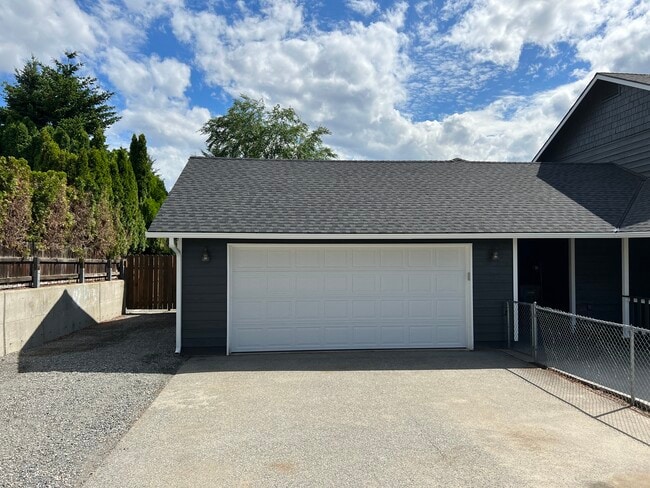 Photo - 610-612 12th St NE