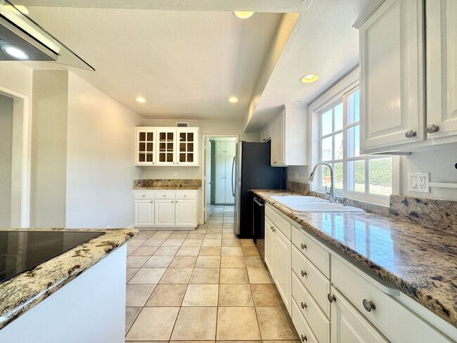 Photo - 1530 Rogue St
