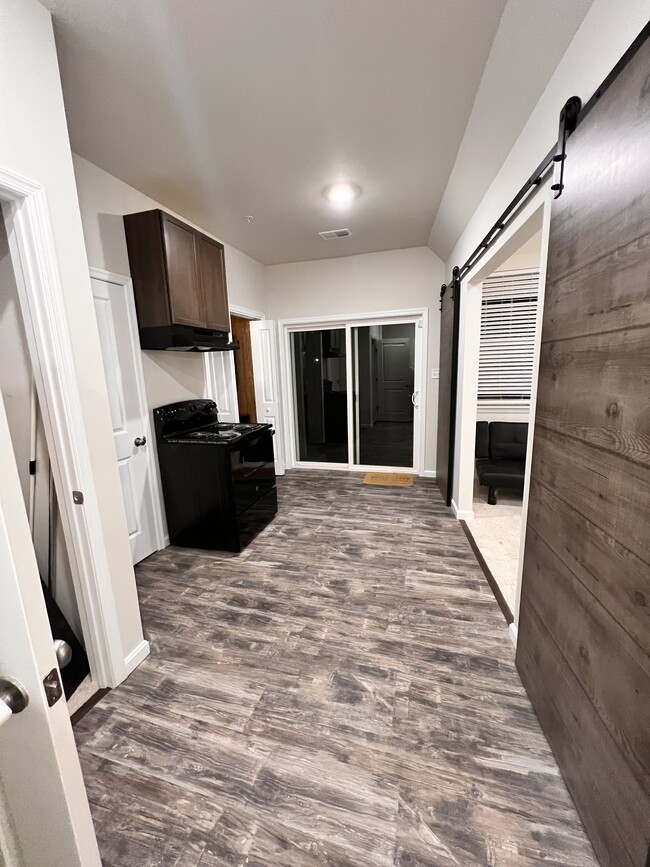 Photo - 2067 Hinshaw Dr