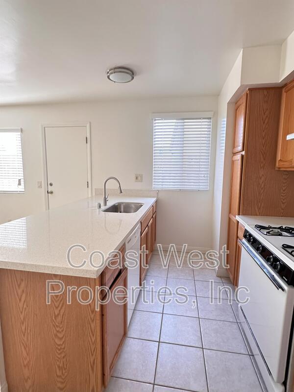 Photo - 965 Laguna Dr