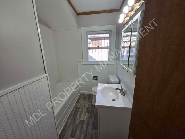 Photo - 4 Bed / 2 Bath House in Saginaw