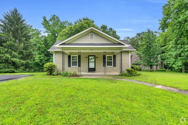 Building Photo - Historic Charmer on Signal Mountain! Rental