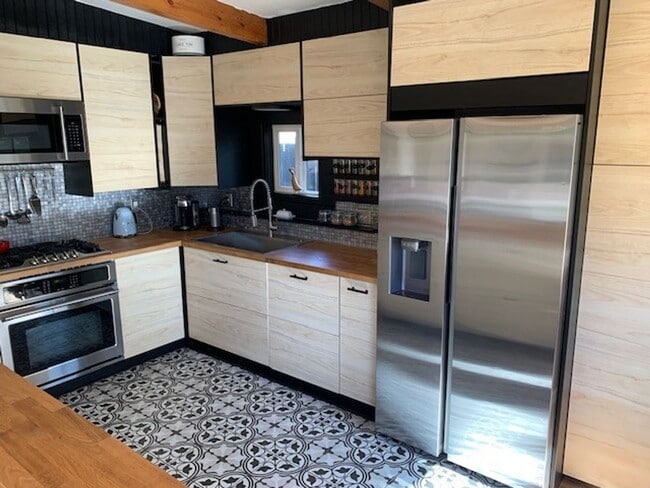 Photo - 3 Bed 2 Bath Single level FULLY FURNISHED