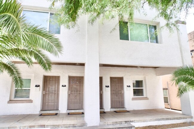 Building Photo - Furnished 2 Bedroom walking distance to Historic 4th Ave! Unit 14