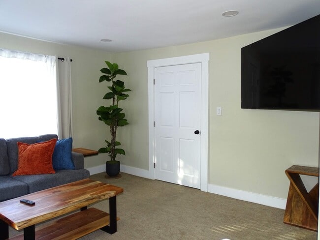 Photo - 303 Bishop St