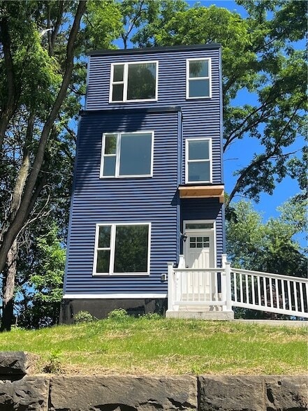 Building Photo - 902 Morrison St