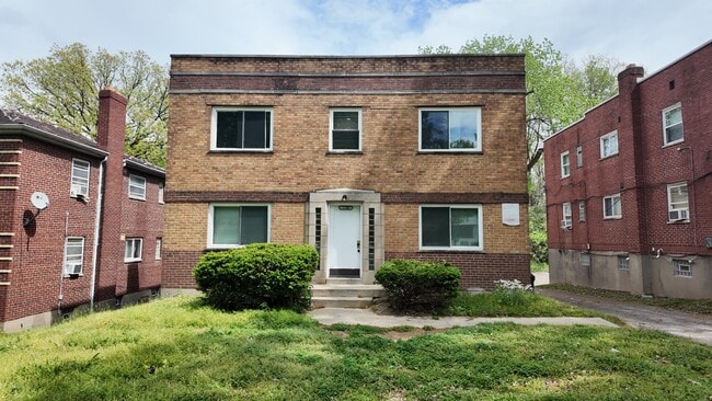 Building Photo - 7100 Eastlawn Dr Unit 1