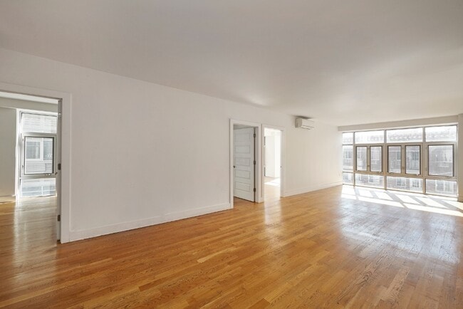 Photo - LUXURY Giant 2 BED LOFT in Queens! Unit 516
