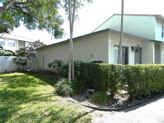 899 Crystal Lake Dr