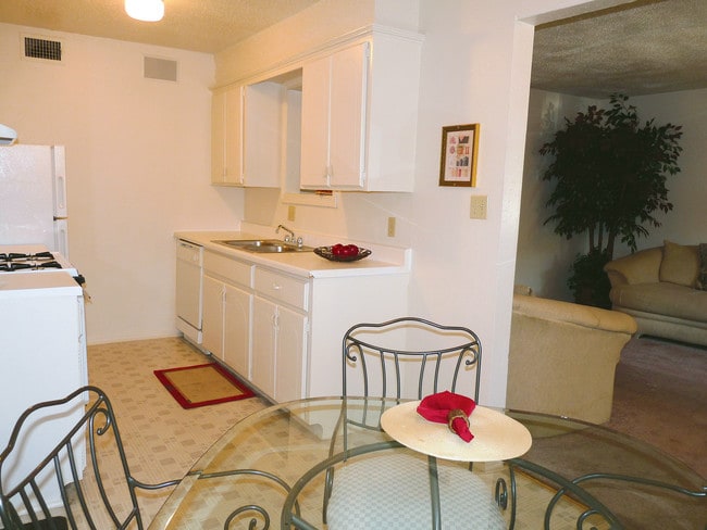 Brentwood Pointe Apartments