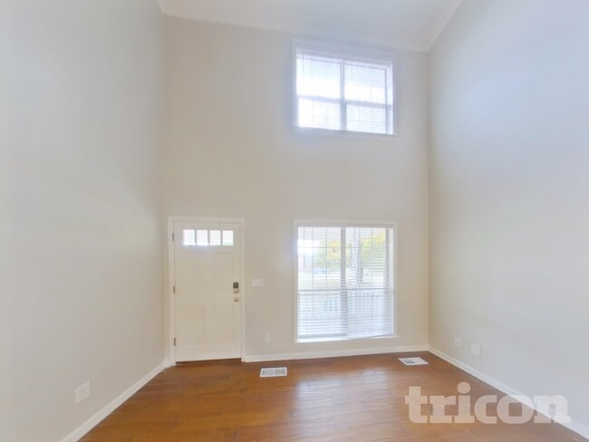 Photo - 2863 Iroquois Dr