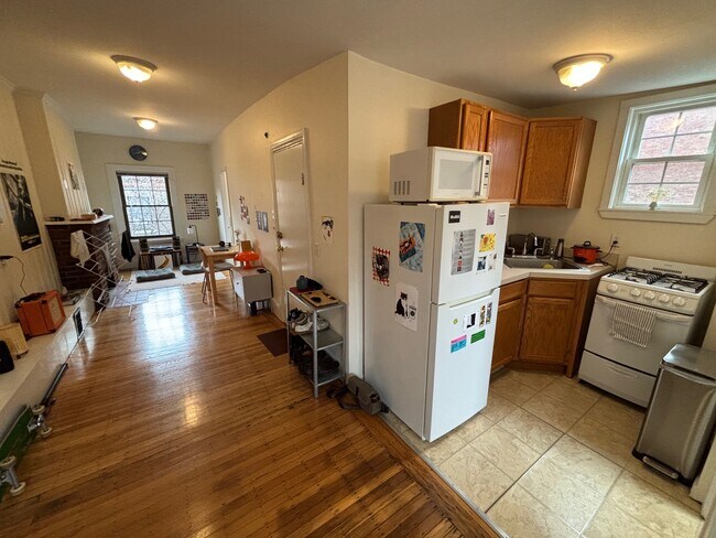 Photo - 43 S Russell St Apartments Unit 4