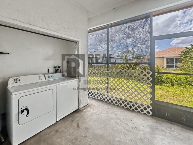 1043 Abrams Blvd