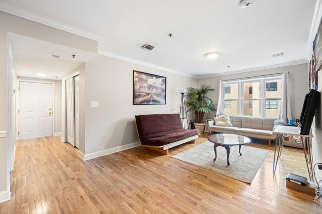 Building Photo - 214-216-216 Jackson St Unit 6
