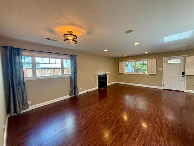 Photo - 411 Hiller St
