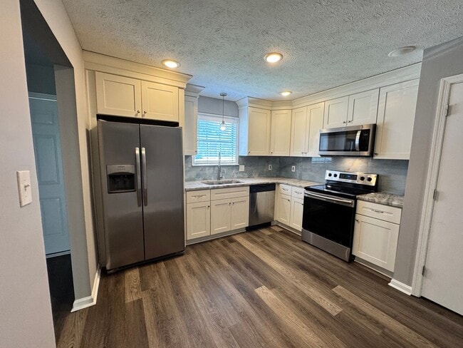 Photo - 306 Circuit Ln